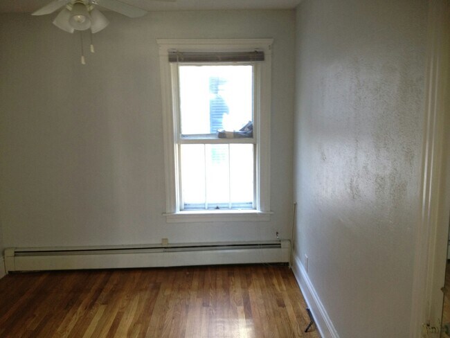 Building Photo - 285 Baxter St