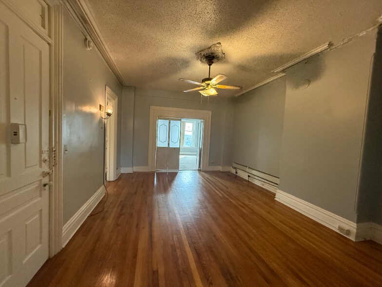 Building Photo - 346 S Rose St