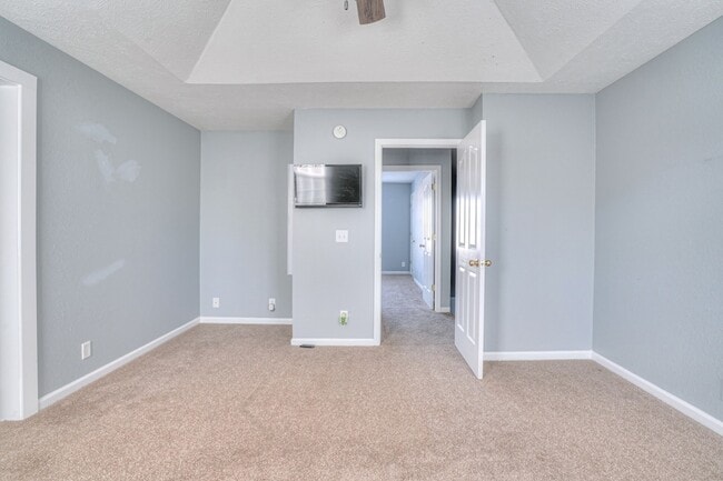 Building Photo - 341 Shoshone Pl