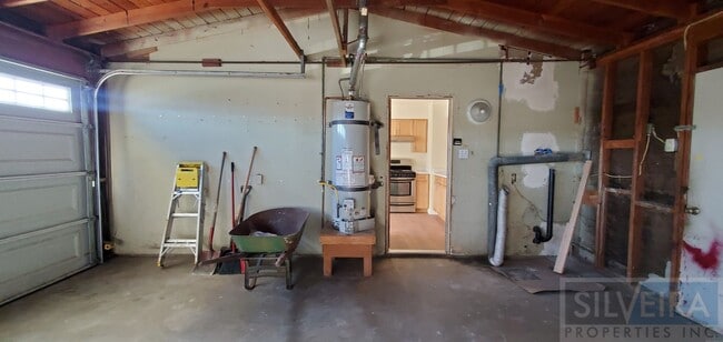 Building Photo - Cozy 3 bedroom 1 Bath home!