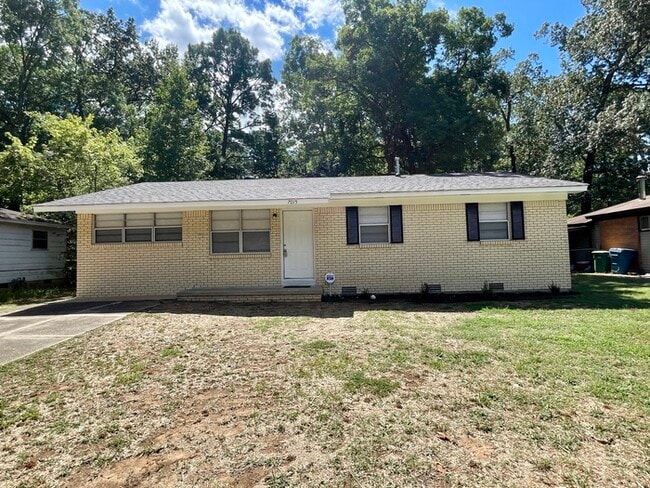 Primary Photo - 7015 Eddy Ln