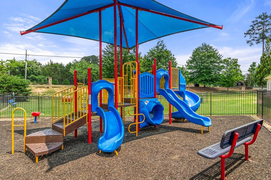 C208660_The_Parke_at_Oakley_PLAYGROUND_01 - The Parke at Oakley