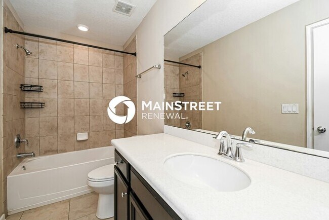 Building Photo - 4 Bedroom Pet-Friendly Home in Jacksonville, FL with Main Street Renewal