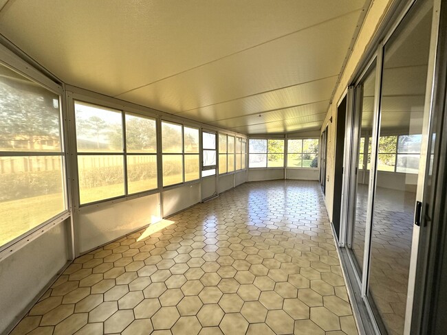 Building Photo - 6101 Rainbow Cir