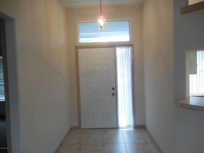 Building Photo - 2024 Hovington Cir W