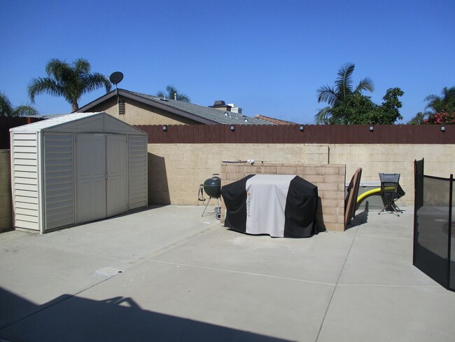 Building Photo - Oceanside 3 Bdr 2 Bath 1 story home with a...