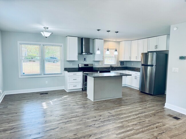 Building Photo - 900 6th St