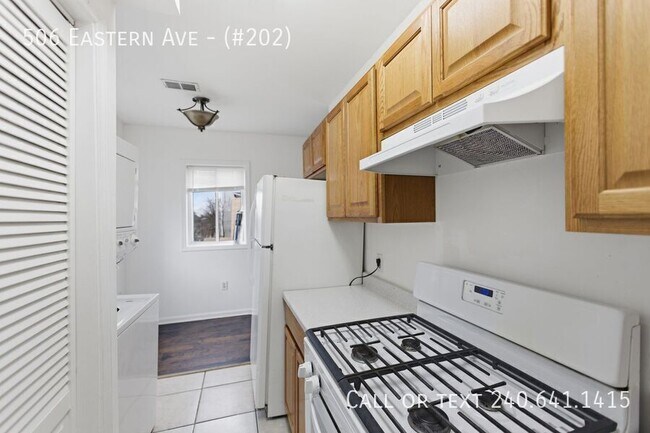 Building Photo - 506 Eastern Ave NE