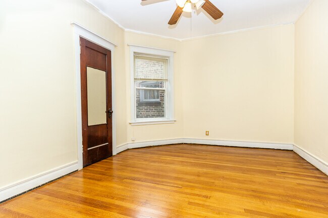 Building Photo - 6322 N Lakewood Ave