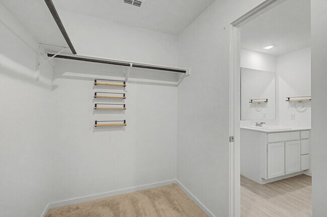 Building Photo - 6732 Bramblewood Dr