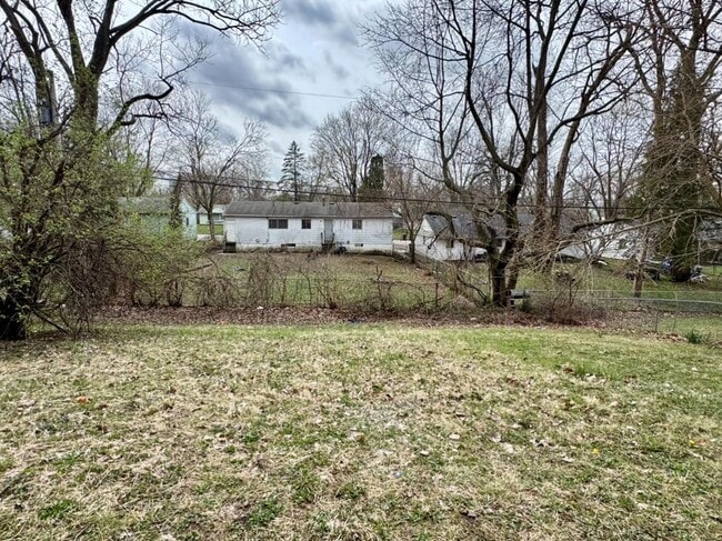 Building Photo - 910 Skyline Dr