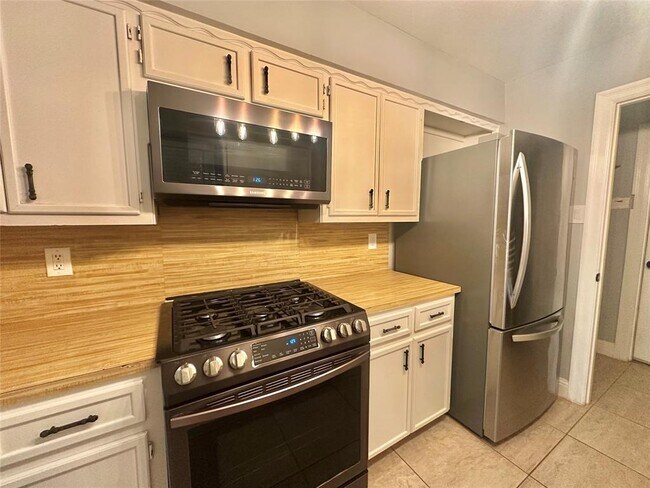 Building Photo - 11407 Bristle Oak Trail