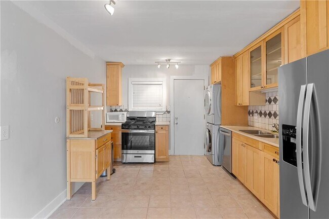Building Photo - 866 Briarcliff Rd NE