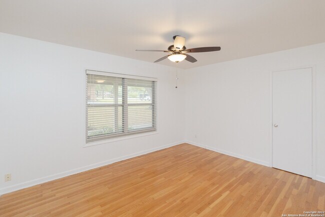 Building Photo - 103 Oakhurst Pl