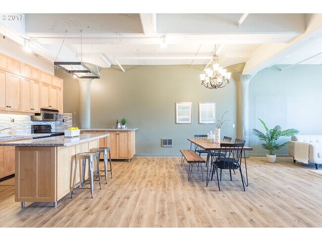 Building Photo - Historic Irving Street Lofts In The Pearl District - Top Floor Unit w/Parking/Rooftop Deck