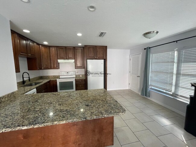 Building Photo - 7011-7013 Brentford Rd