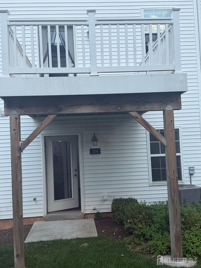 Building Photo - 504 Keenland Ct