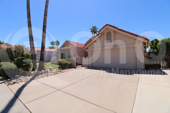 Building Photo - 11115 E Mercer Ln
