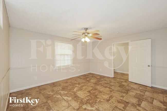 Building Photo - 8728 Everett St