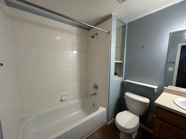Building Photo - 5 Bed 4 Bath Home in Springs Ranch!!!