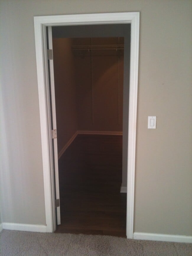 Building Photo - 725 Limerick Ln