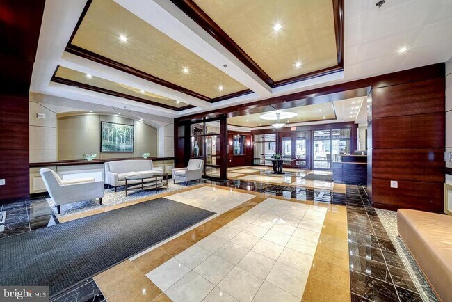 Building Photo - 888 N Quincy St