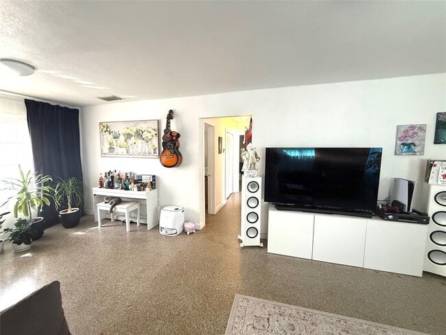 Building Photo - 1441 Miami Rd