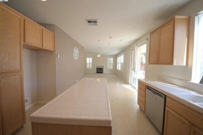 Building Photo - 1612 Marina Way