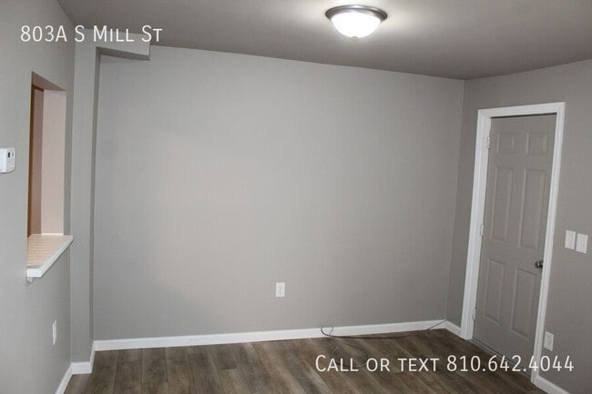 Building Photo - 803 S Mill St