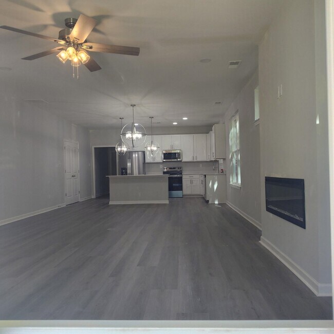 Building Photo - 3160 Wilcox Ave