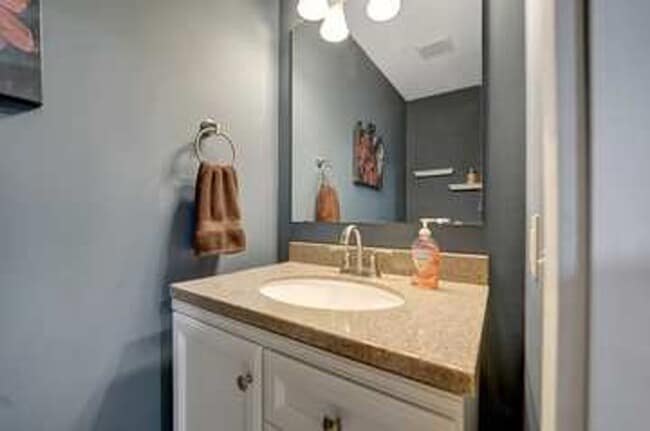 Building Photo - Beautiful Home in Cincinnati!!