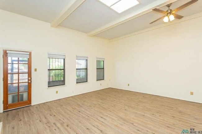 Building Photo - 1009 W Poe St