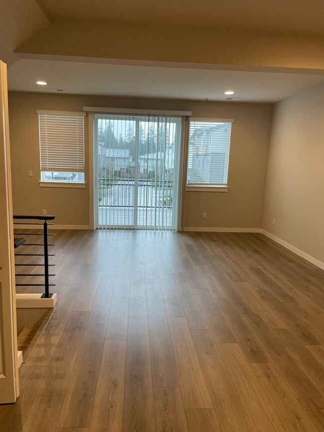 Building Photo - Stunning 3 bedroom 2.5 bathroom Townhome in Bothell!