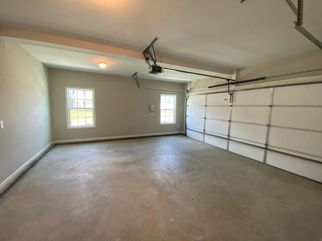 Building Photo - 216 Wild Azalea Dr