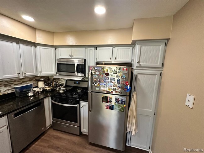 Building Photo - 41729 Broquet Dr