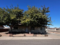 Building Photo - 3 Bedroom 1 Bathroom Home