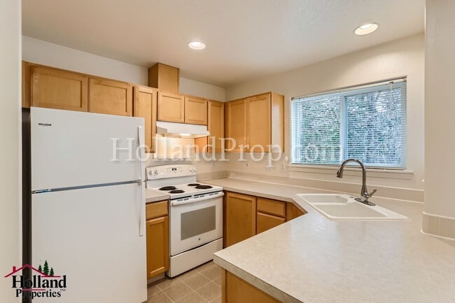 Building Photo - 3060-3062 Lazy River Dr