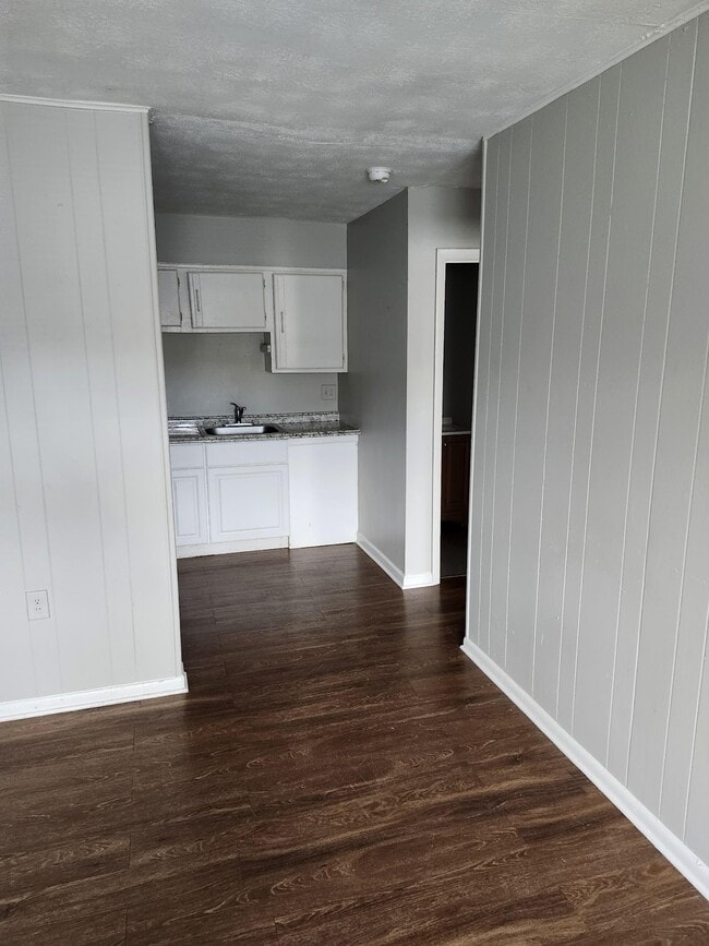 Building Photo - 1653 S Braddock St