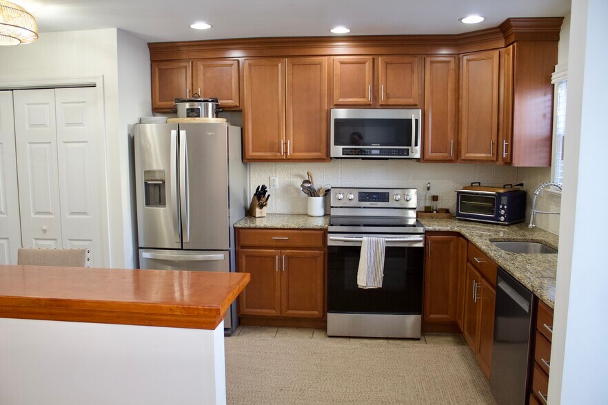 Building Photo - 159 Columbia Ave