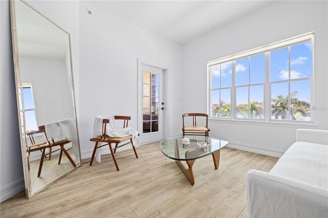 Building Photo - 100 4th Ave S