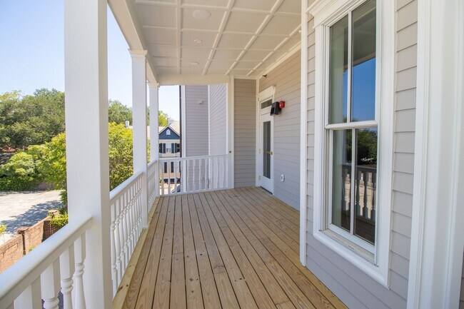 Building Photo - Luxury Living in the Heart of Downtown Col...