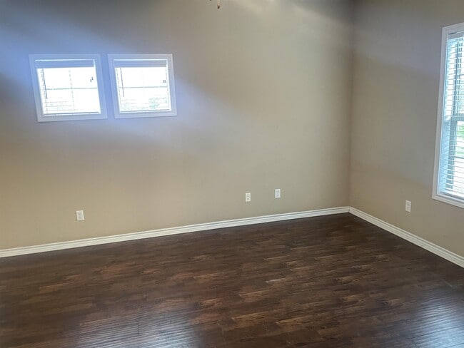 Building Photo - 4032 Golden Eagle Dr