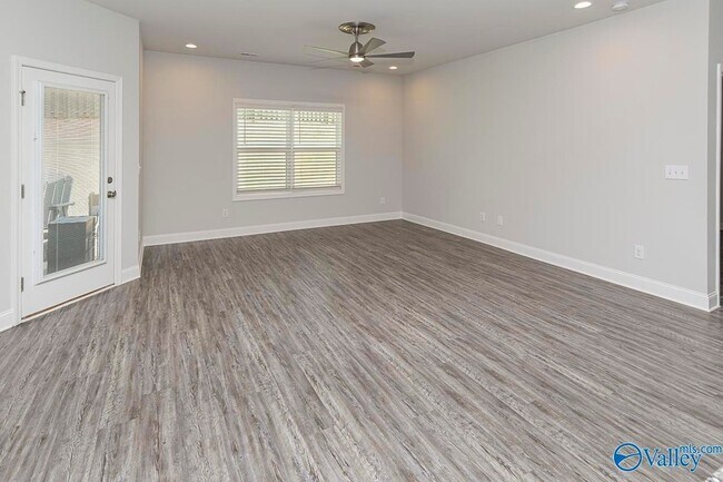 Building Photo - 125 River Springs Ct