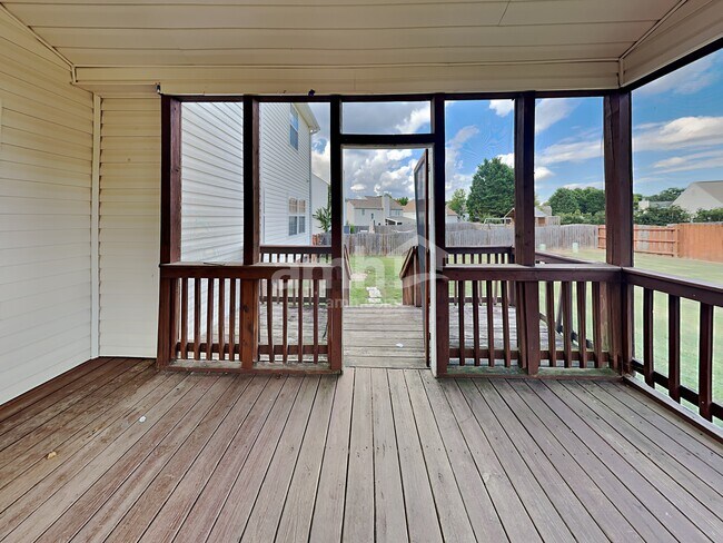 Building Photo - 18 North Orchard Farm Avenue