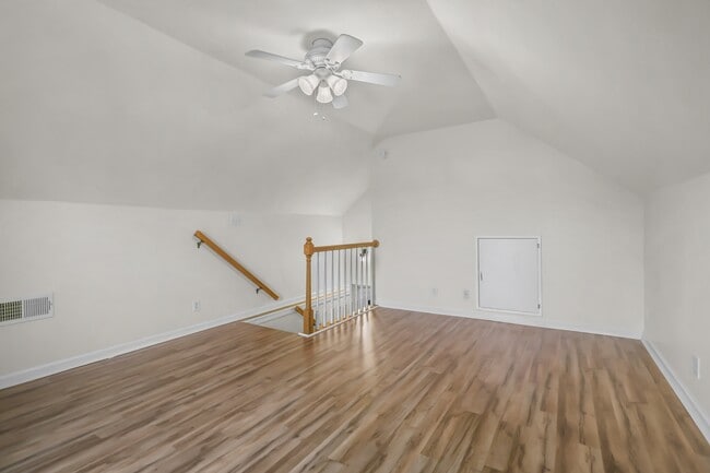 Building Photo - 3817 Roscommon Way