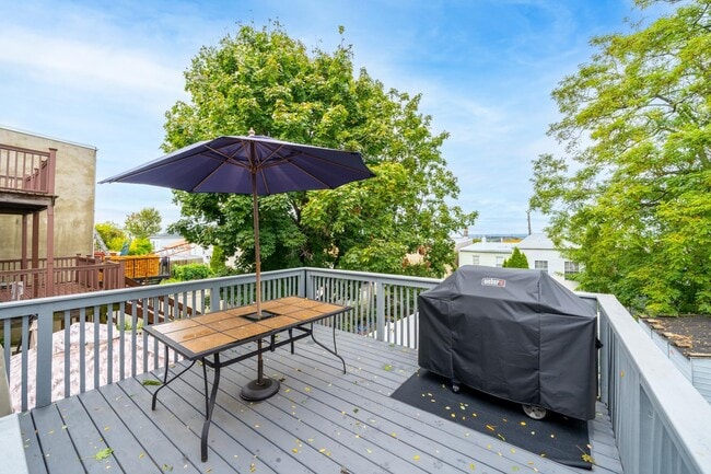 Building Photo - 67A Columbia Ave