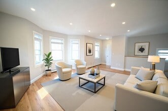 Building Photo - 3Br/2Bth in Brookline! Close to Rt.9, very quiet area, walk to JP Pond!