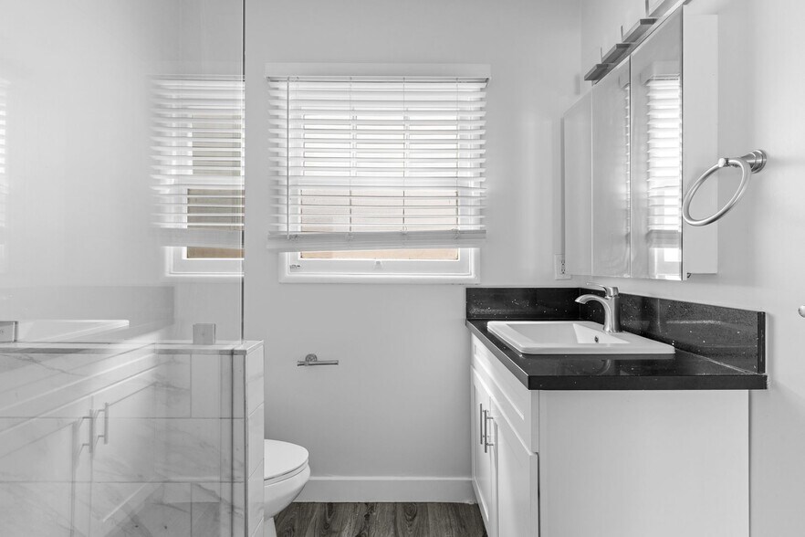 Building Photo - 241 Bonito Ave