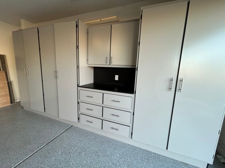 Building Photo - 8909 W Missouri Ave