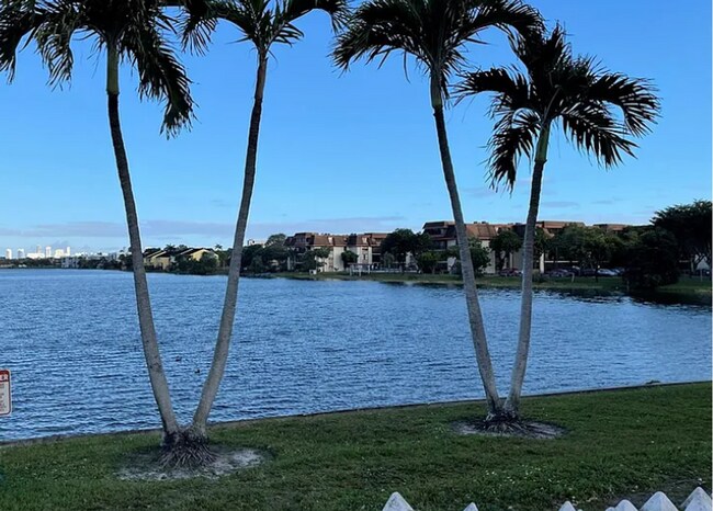 Building Photo - Spacious 1 Bed + Den | 1.5 Bath Apartment by the Canal with Pool